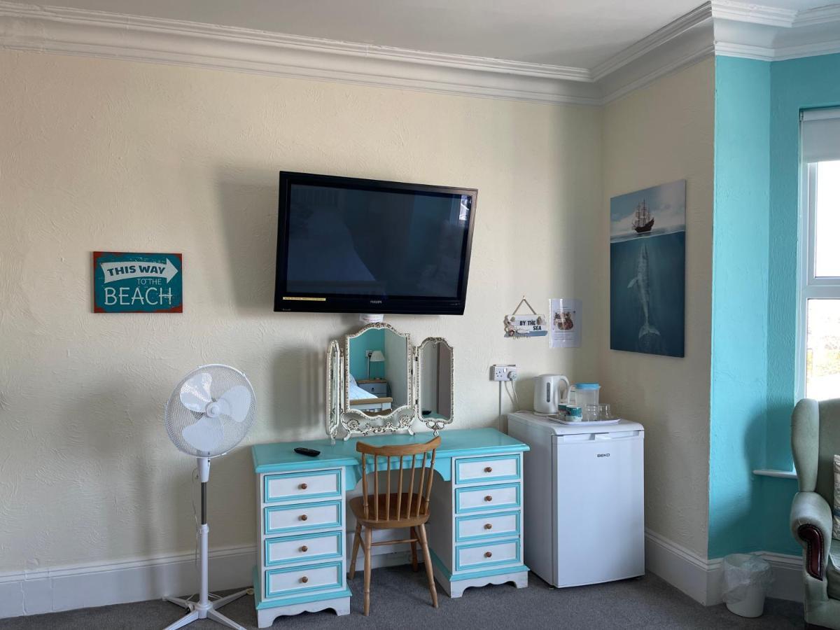 Henrys On The Prom Bed and Breakfast Great Yarmouth Exteriör bild