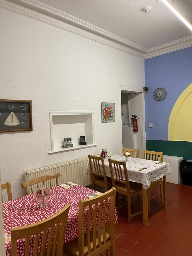 Henrys On The Prom Bed and Breakfast Great Yarmouth Exteriör bild