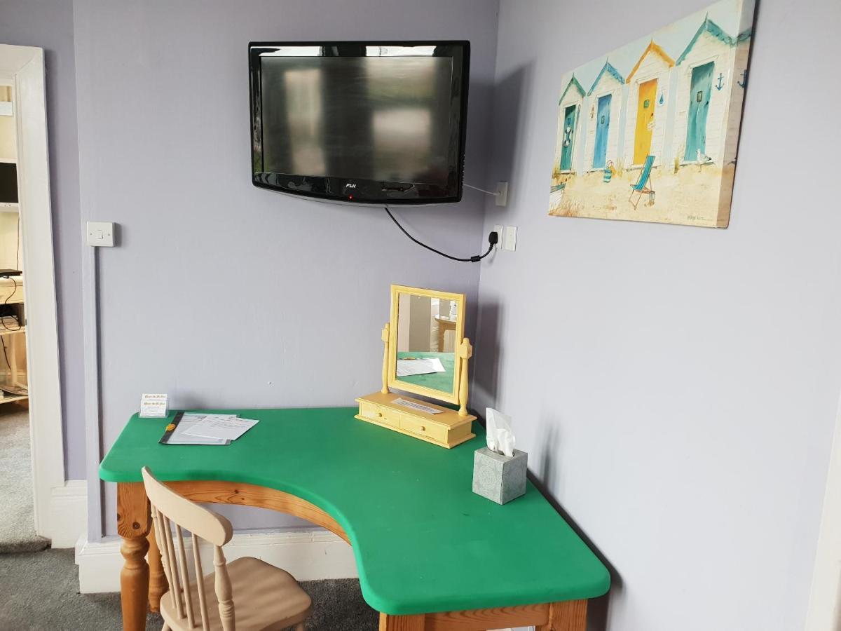 Henrys On The Prom Bed and Breakfast Great Yarmouth Exteriör bild
