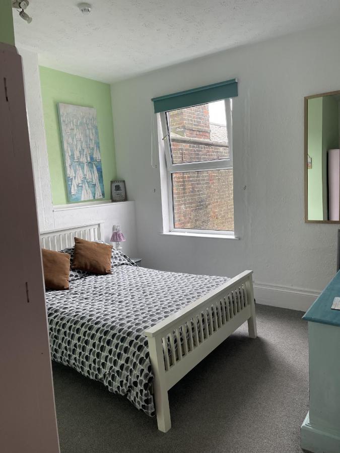 Henrys On The Prom Bed and Breakfast Great Yarmouth Exteriör bild